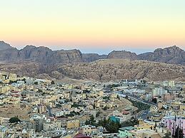 Rocky Mountain Hotel