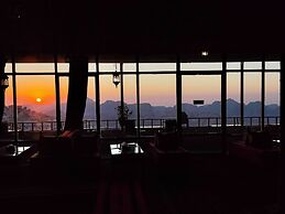 Rocky Mountain Hotel