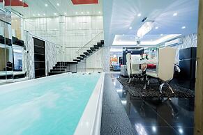 Luks Lofts Hotel & Residences