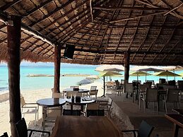 Chichis and Charlies Beachfront
