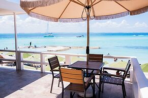 Chichis and Charlies Beachfront