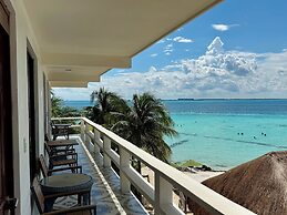 Chichis and Charlies Beachfront