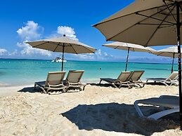 Chichis and Charlies Beachfront