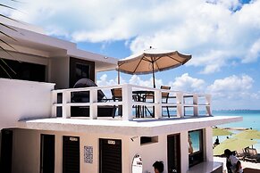 Chichis and Charlies Beachfront