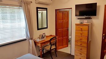 Six Valk Avenue Guest House