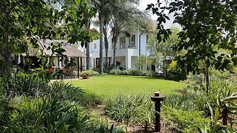 Six Valk Avenue Guest House