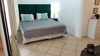 Six Valk Avenue Guest House