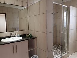 Six Valk Avenue Guest House