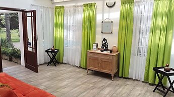 Six Valk Avenue Guest House