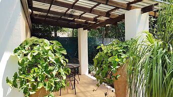 Six Valk Avenue Guest House