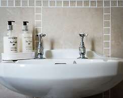 Pinewood Country House