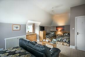 Pinewood Country House