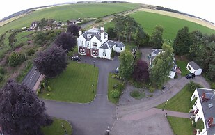 Pinewood Country House