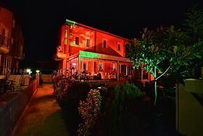 Assortie La Villa Hotel