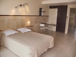 Hôtel et Studios Les Amandiers