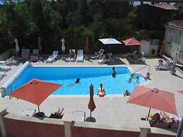 Hôtel et Studios Les Amandiers