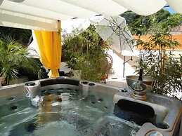 Hôtel et Studios Les Amandiers