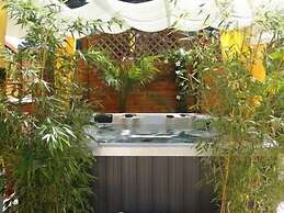 Hôtel et Studios Les Amandiers