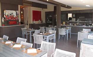 Hôtel et Studios Les Amandiers