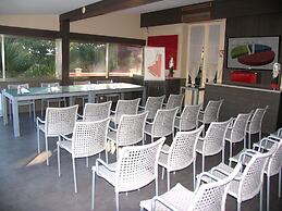 Hôtel et Studios Les Amandiers