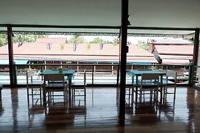 Baanrak Amphawa Homestay