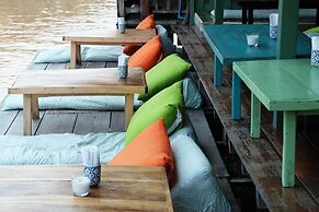 Baanrak Amphawa Homestay