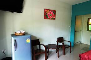 Baanrak Amphawa Homestay