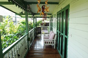 Baanrak Amphawa Homestay