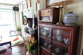 Baanrak Amphawa Homestay
