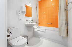 Orange Hotel
