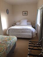 Lakeview Holiday Home