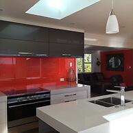 Lakeview Holiday Home