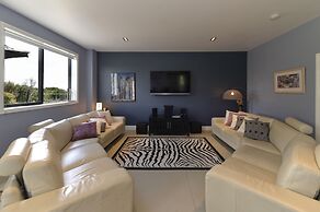 Lakefront Holiday Home