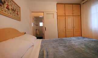 Leonardos Apartments