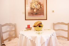 Leonardos Apartments