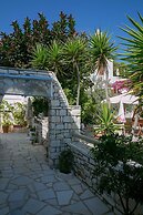 Leonardos Apartments