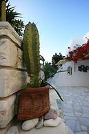 Leonardos Apartments