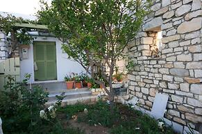 Leonardos Apartments