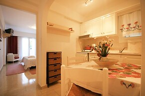 Leonardos Apartments