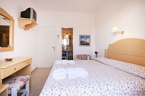 Leonardos Apartments