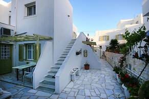 Leonardos Apartments