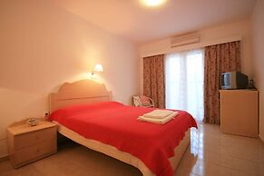 Leonardos Apartments