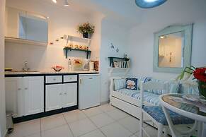 Leonardos Apartments