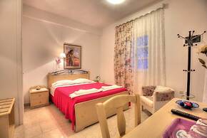 Leonardos Apartments