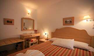 Leonardos Apartments