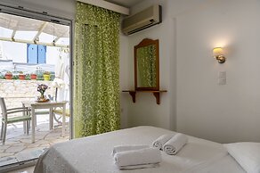 Leonardos Apartments