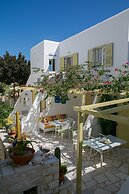 Leonardos Apartments