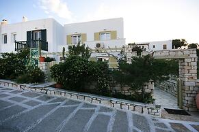 Leonardos Apartments