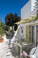 Leonardos Apartments