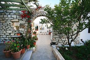 Leonardos Apartments